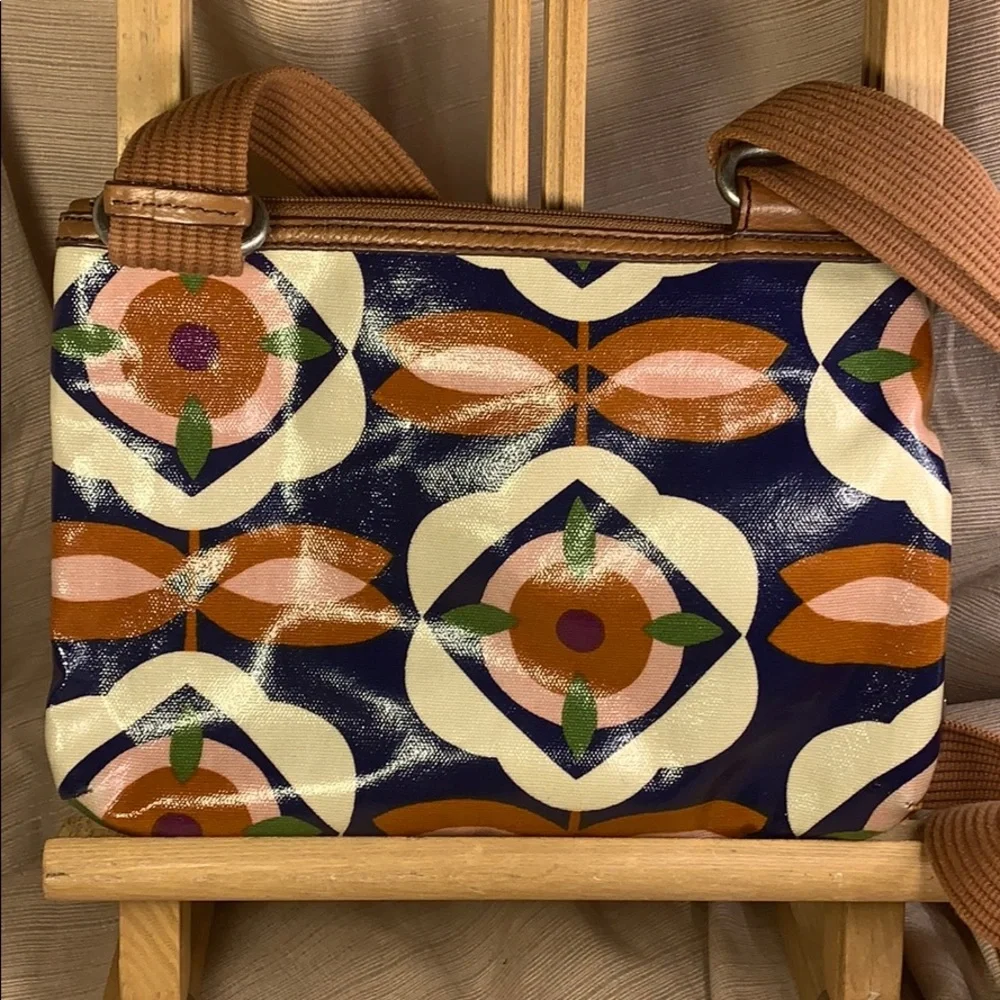 Fossil flower pattern/ leather crossbody bag Fun!